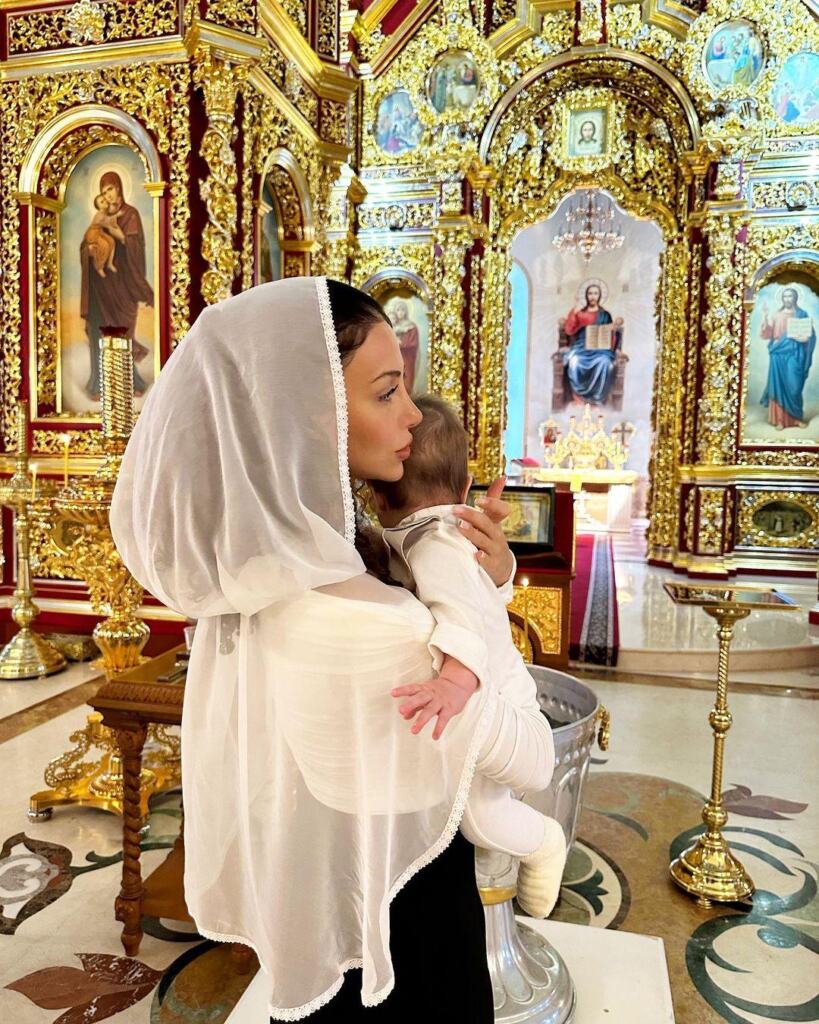 Прилучный и Брутян показали трогательные кадры крещения сына