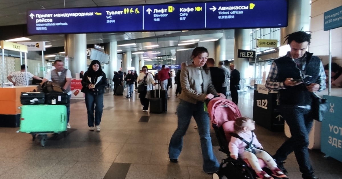 Россиянку заперли в аэропорту Польши и отобрали документы