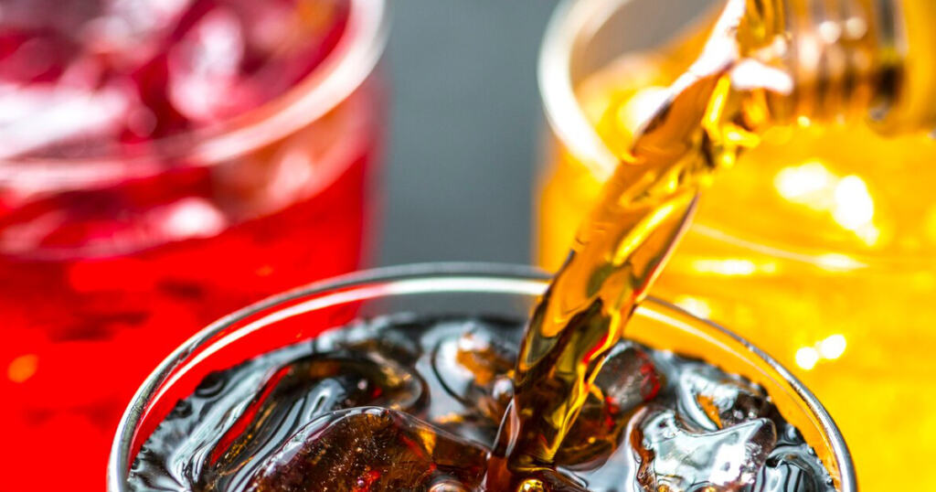 Почему сладкие напитки не утоляют жажду, а только усиливают ее