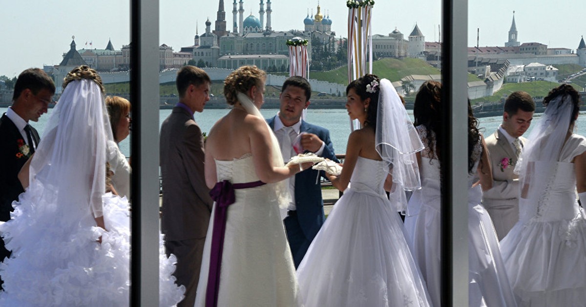 В Госдуме предложили искоренить фиктивные браки мигрантов с россиянами
