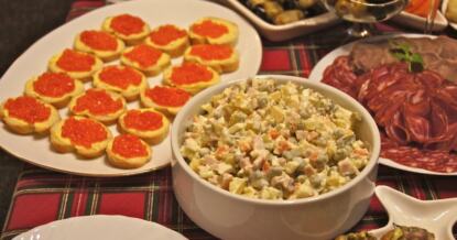 Названа сумма новогоднего стола для празднования