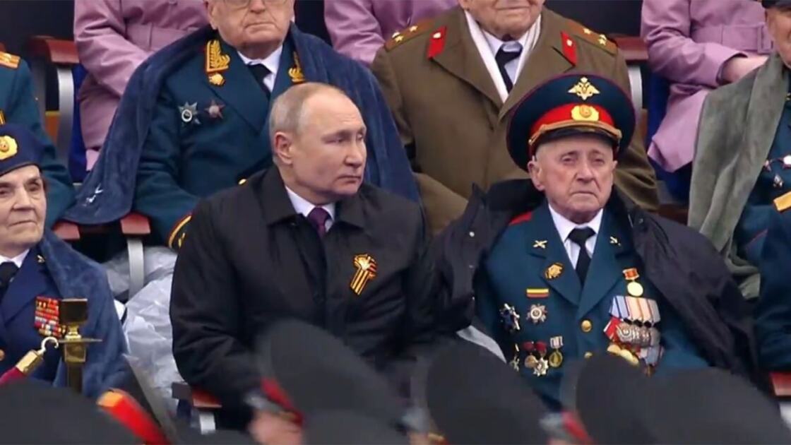 Ветеран, которому Путин поправлял куртку на параде, пострадал в ДТП Ветеран, которому Путин поправлял куртку на параде, пострадал в ДТП