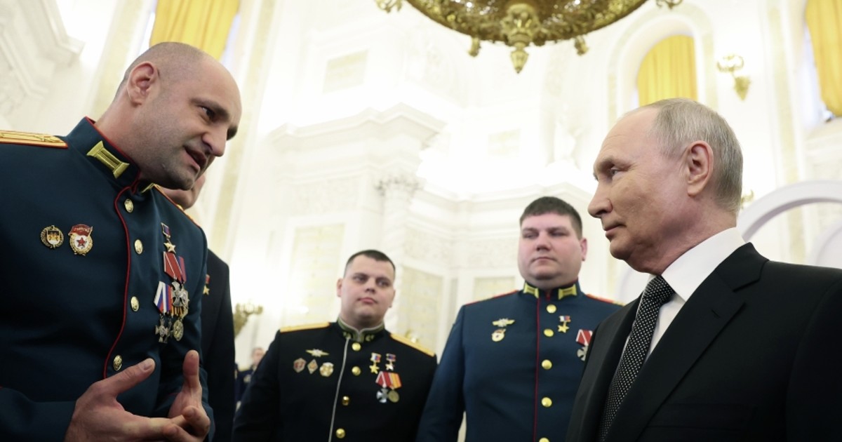 Путин выдвинул свою кандидатуру на выборах с подачи военных