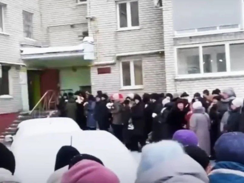 Прошло по-разному: в Брянске похоронили Алину и погибшую от ее рук Марию