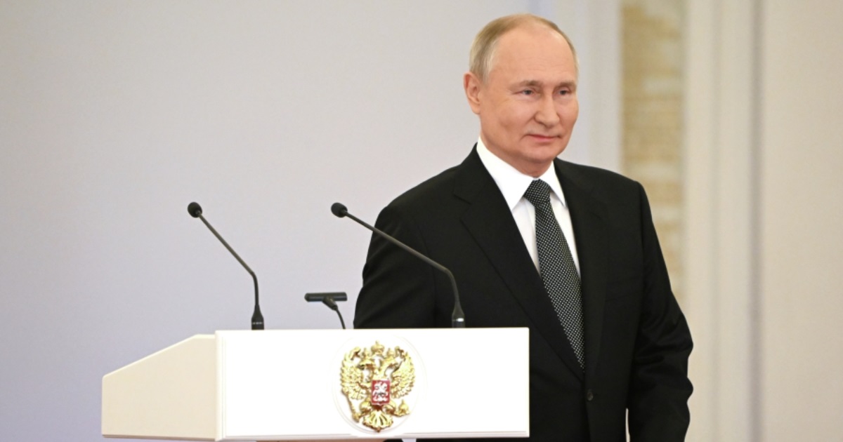 Путин отменил комиссии при оплате ЖКУ для пенсионеров и льготников