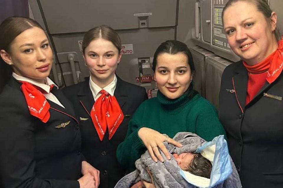 Пассажирка родила прямо в полете и получила 55 тыс. рублей