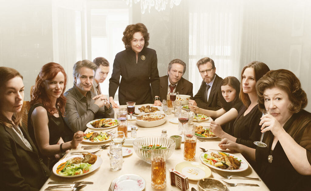 Как общаться с родственниками во время застолья и не сойти с ума