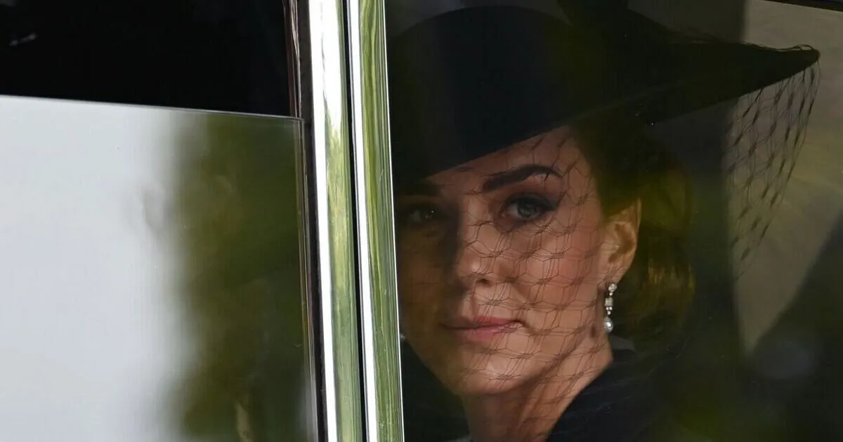 Жена принца Уильяма Кейт Миддлтон вернулась к мужу и детям после операции