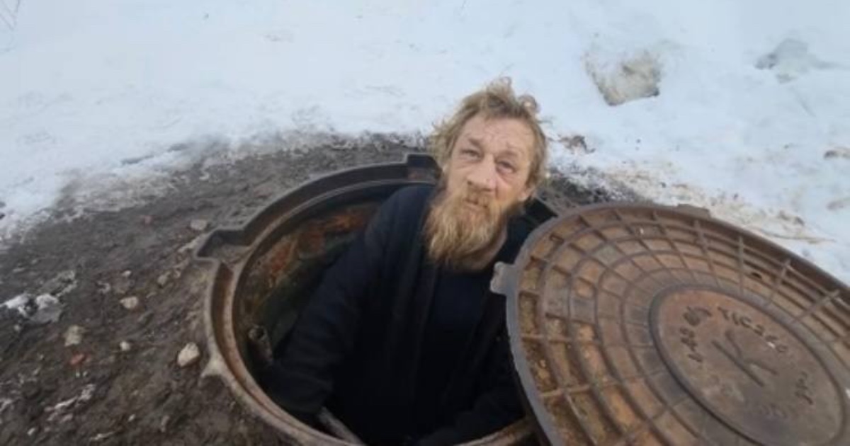Россиянин годами жил в канализации, пока семья считала его умершим