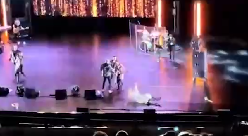Орбакайте упала на сцене во время выступления в Петербурге