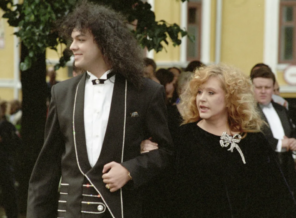 Филипп Киркоров заявил, что перехватил праздник у уехавшей из России Аллы Пугачевой