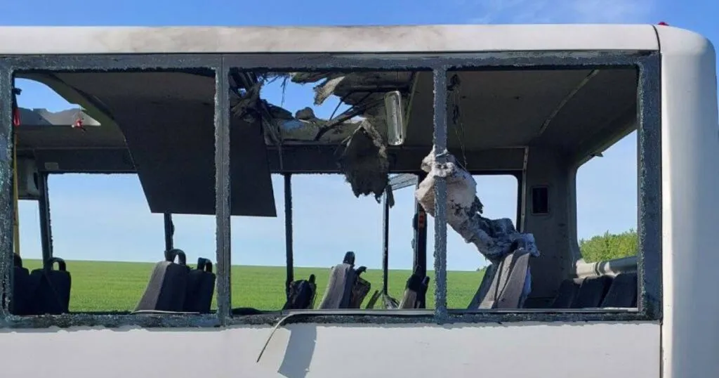 Беспилотники ударили по автобусам в Белгородской области