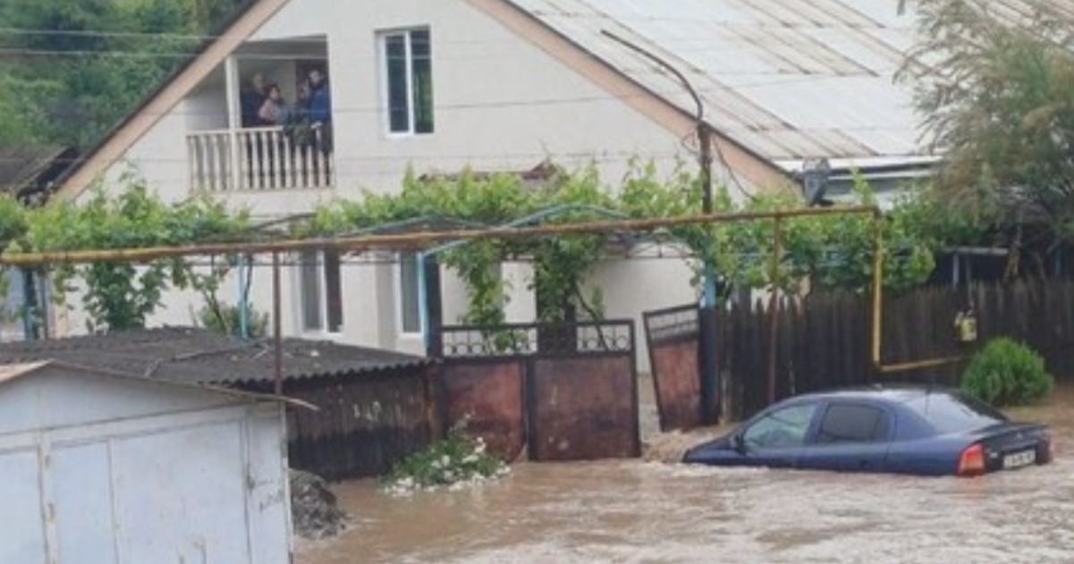 Мощное наводнение разрушило дороги и мосты в Армении