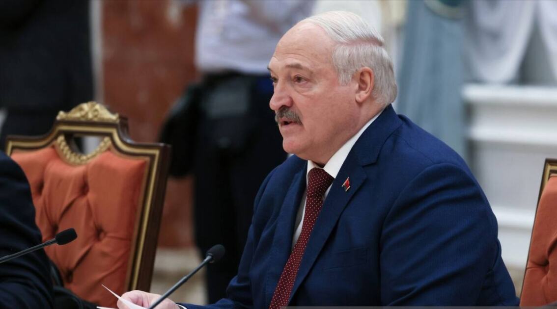 Трамп подарил Лукашенко украшение