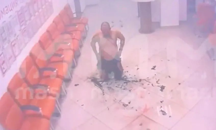 Мужчина устроил самосожжение в московском здании МФЦ