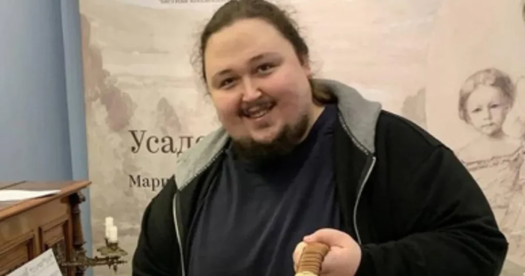 Экстремально похудевший сын Никаса Сафронова поразил публику новым обликом