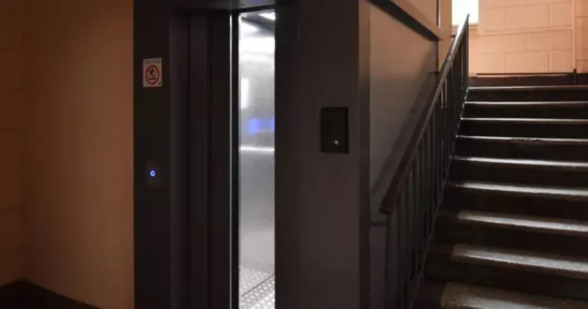 Юрист объяснил, можно ли отказаться от платы за лифт