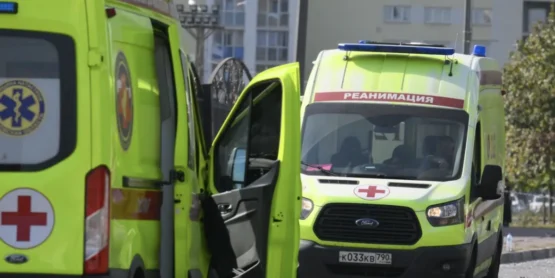Выброшенную отцом из окна девочку увезли в Москву