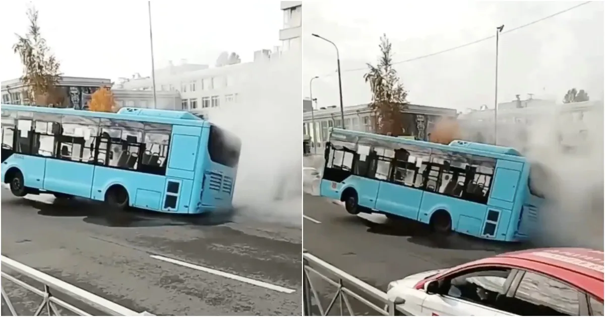 В Петербурге автобус провалился в яму с кипятком