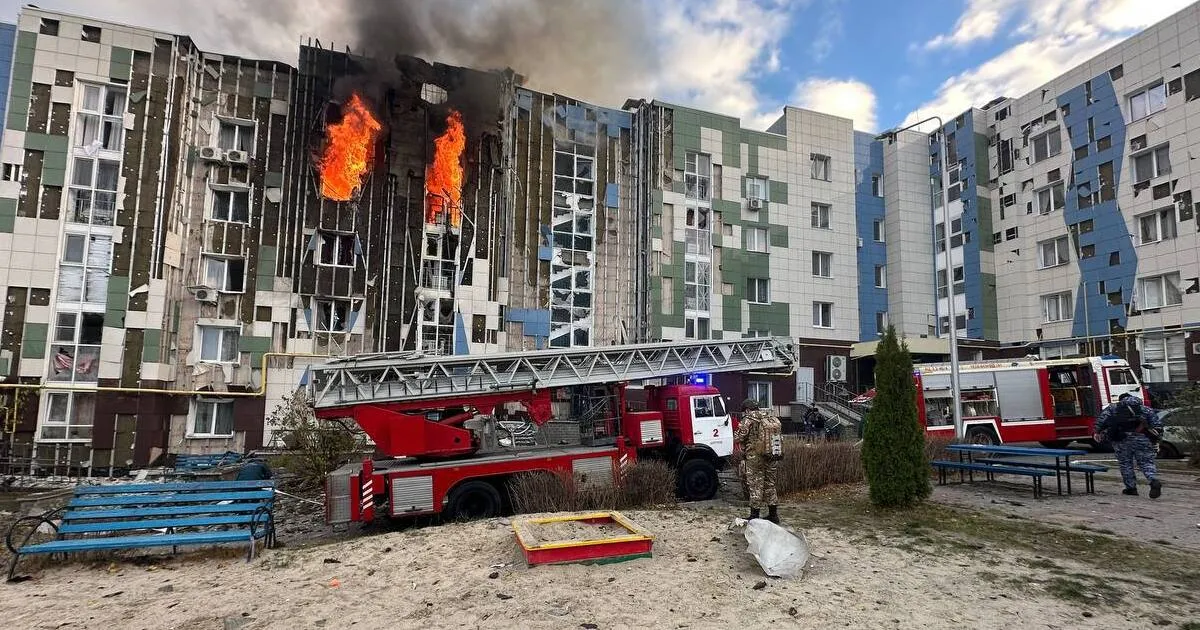 Пять человек пострадали при ударе дрона по многоэтажке в Белгороде