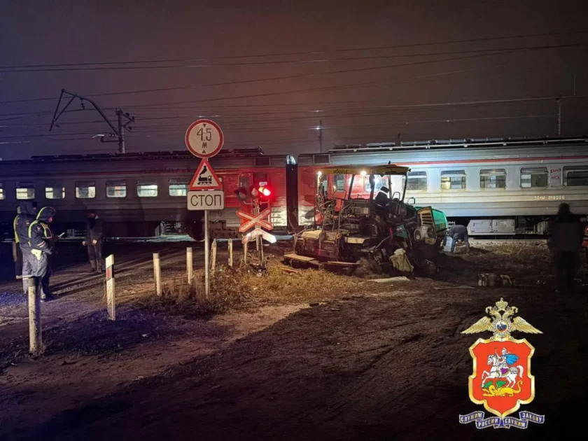 В Подмосковье вагон электрички сошел с рельсов из-за аварии В Подмосковье вагон электрички сошел с рельсов из-за аварии