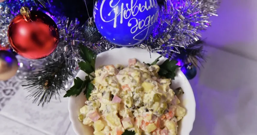 Назван самый выгодный новогодний салат в России
