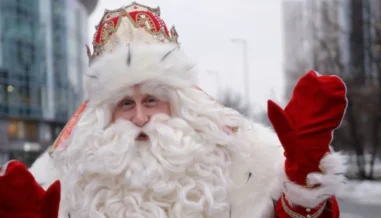 Названа зарплата московского Деда Мороза