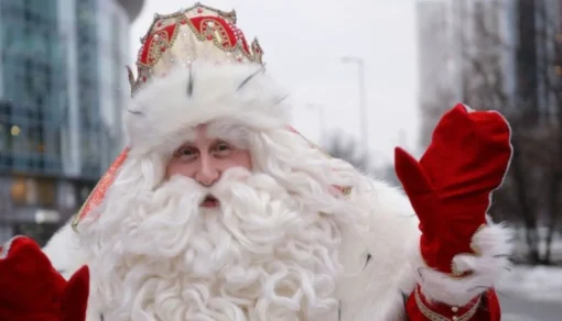 Названа зарплата московского Деда Мороза
