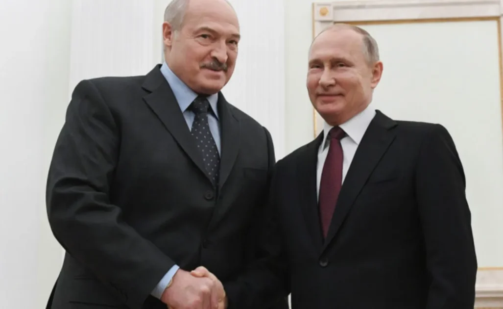 Лукашенко раскрыл, как передавал послания Путина французским дипломатам