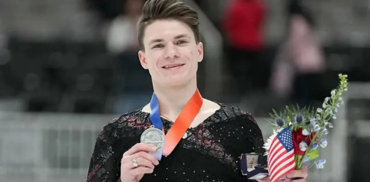 Фигурист Наумов обратился к погибшим в авиакатастрофе родителям