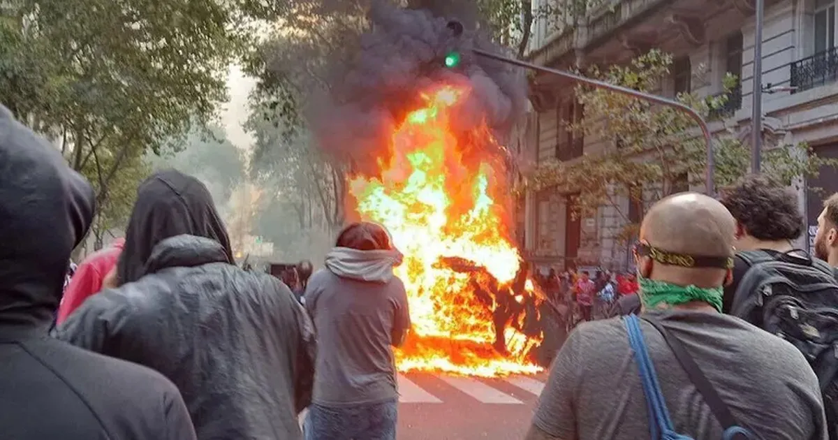 Во время протестов в Буэнос-Айресе задержали более 100 человек