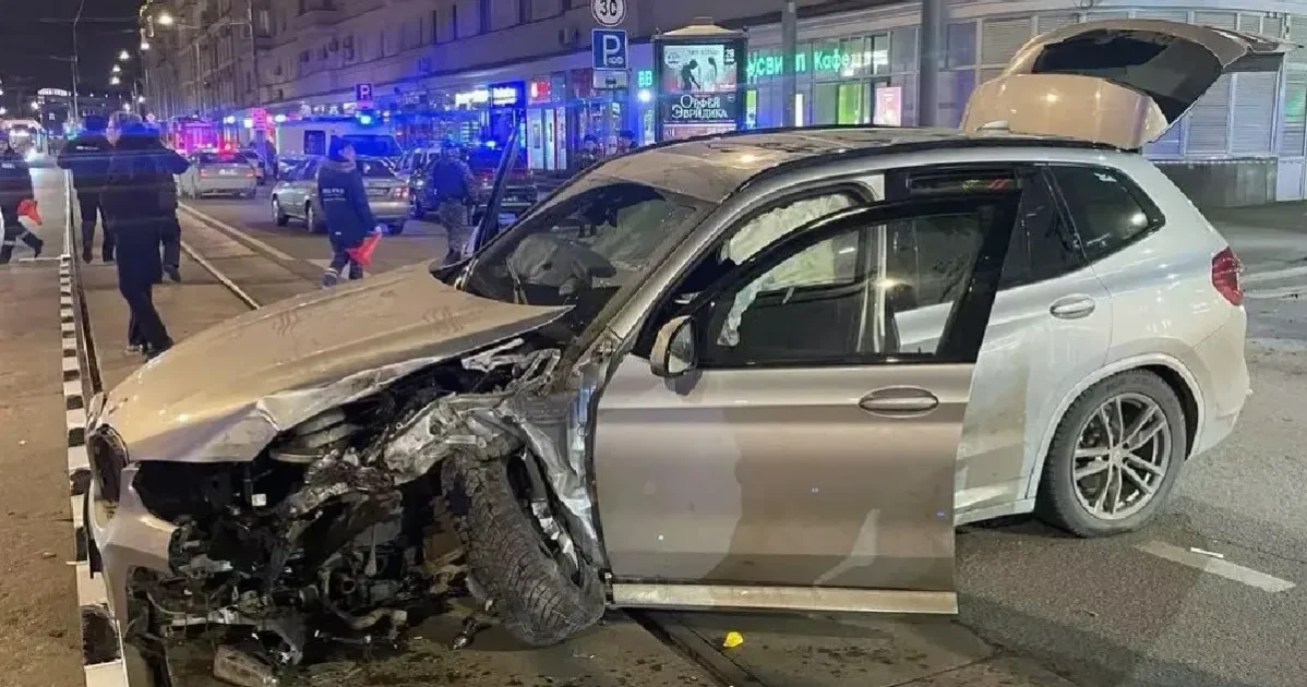 Подруга ученого, сбившего людей на остановке в Москве, назвала причину ДТП Подруга ученого, сбившего людей на остановке в Москве, назвала причину ДТП