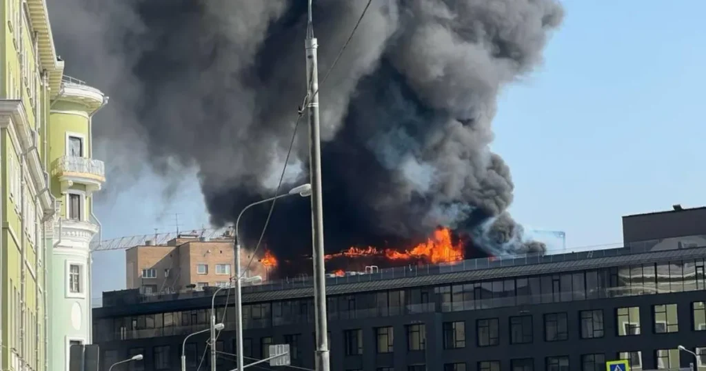 В центре Москвы вспыхнул пожар в элитном ЖК