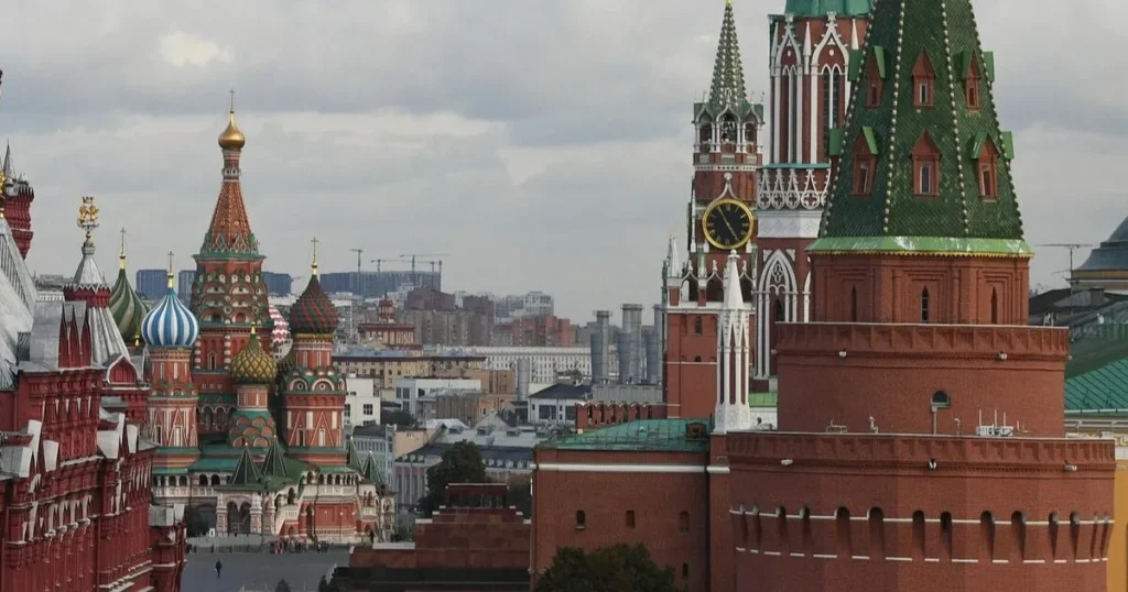 В России отреагировали на публикацию с горящим Кремлем