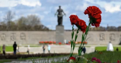 Россияне смогут виртуально возложить цветы к мемориалам в День Победы
