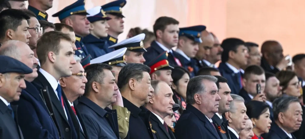 Путин выступил с речью на параде Победы в Москве