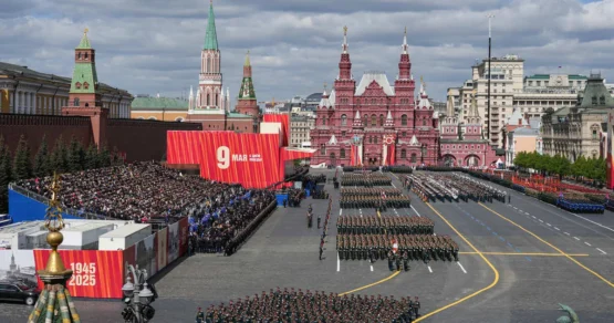 В Кремле объяснили, почему Парад Победы в этом году будет без прохода техники