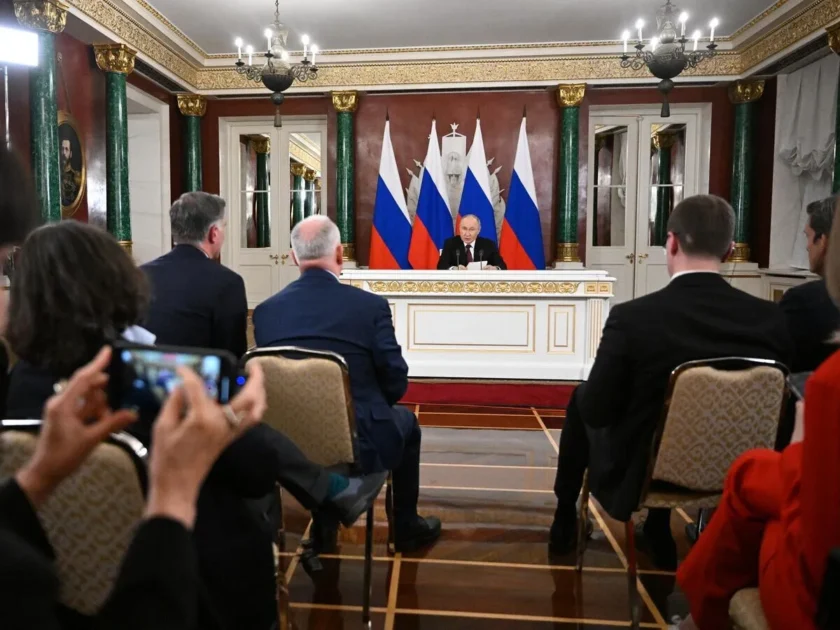 Путин предложил Украине возобновить прямые переговоры в Стамбуле Путин предложил Украине возобновить прямые переговоры в Стамбуле