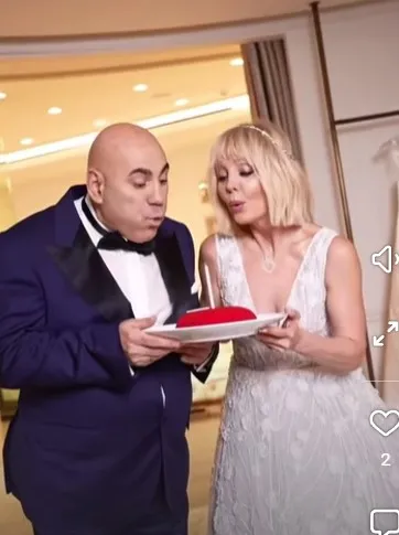 Валерия снова надела свадебное платье