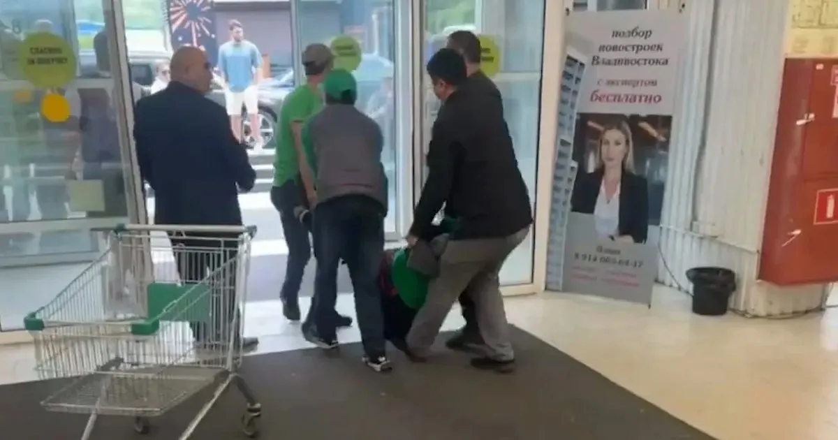 Массовое отравление произошло в торговом центре во Владивостоке Массовое отравление произошло в торговом центре во Владивостоке