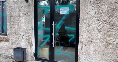 Здание «Револьт-центра» в Сыктывкаре исписали буквами Z и оскорблениями