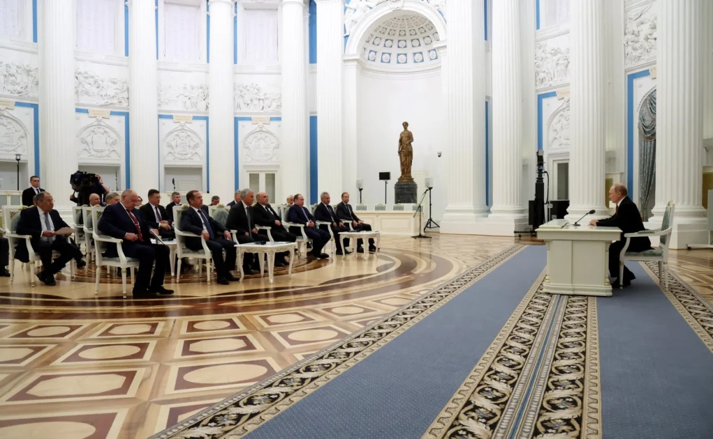 Путин собрал совещание в Кремле по итогам саммита на Аляске Путин собрал совещание в Кремле по итогам саммита на Аляске