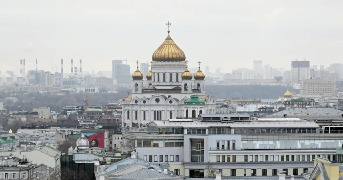 Трёх первокурсниц отчислили за танец на фоне Храма Христа Спасителя