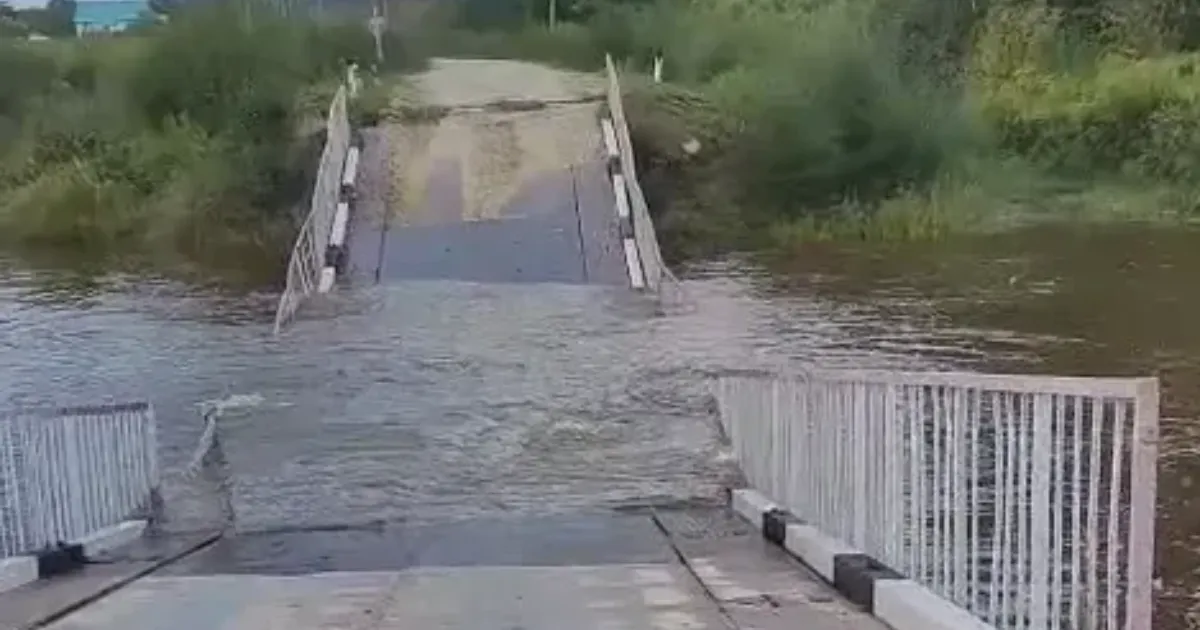 В Амурской области рухнул мост и отрезал село от внешнего мира В Амурской области рухнул мост и отрезал село от внешнего мира