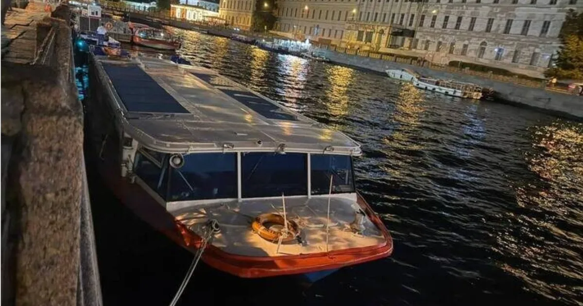 В Санкт-Петербурге теплоход столкнулся с мостом В Санкт-Петербурге теплоход столкнулся с мостом