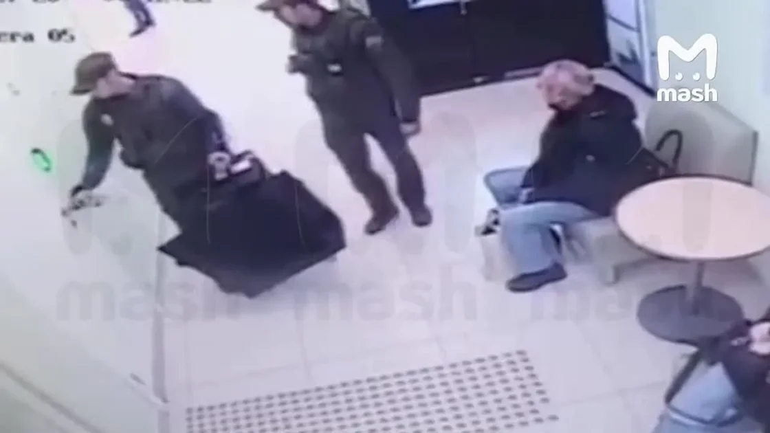 Коробка фейерверков была взорвана в банке Подольска