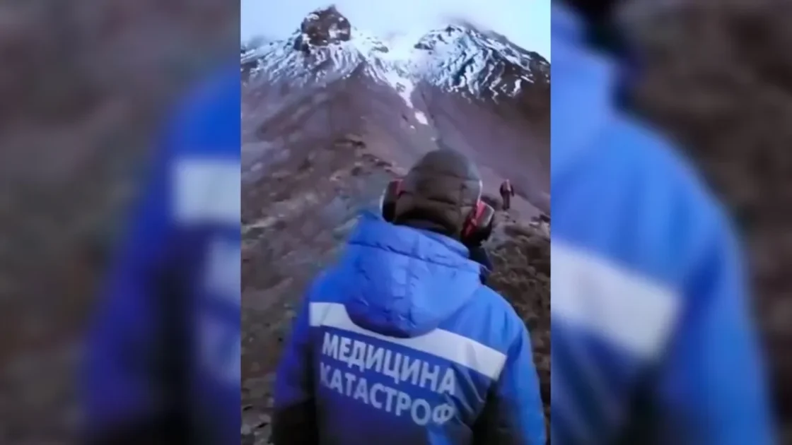 Трое туристов сорвались с высоты на вулкане Вилючинский