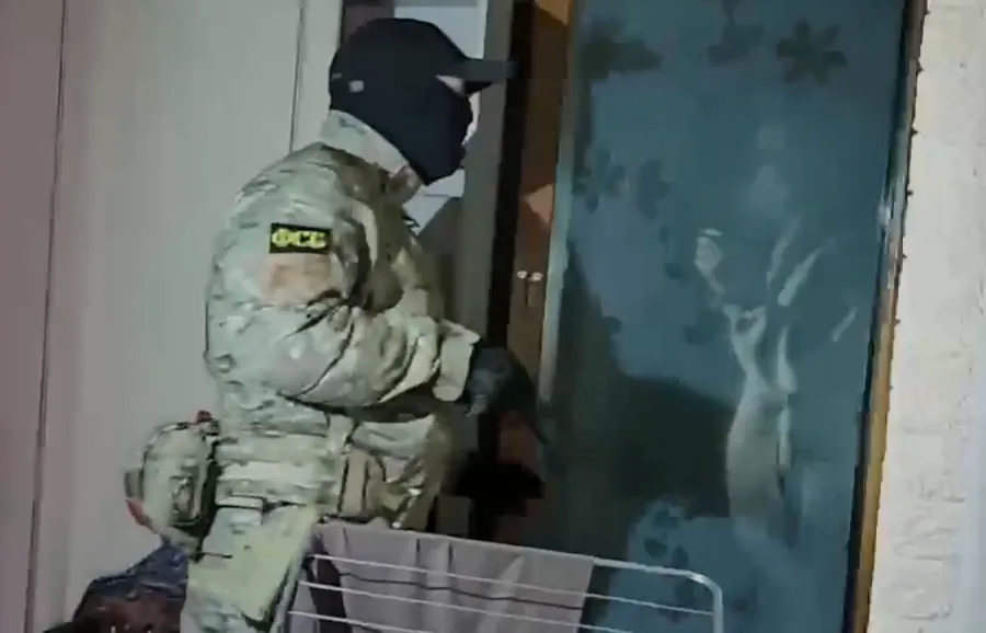 ФСБ показала кадры задержания террористок в Крыму ФСБ показала кадры задержания террористок в Крыму
