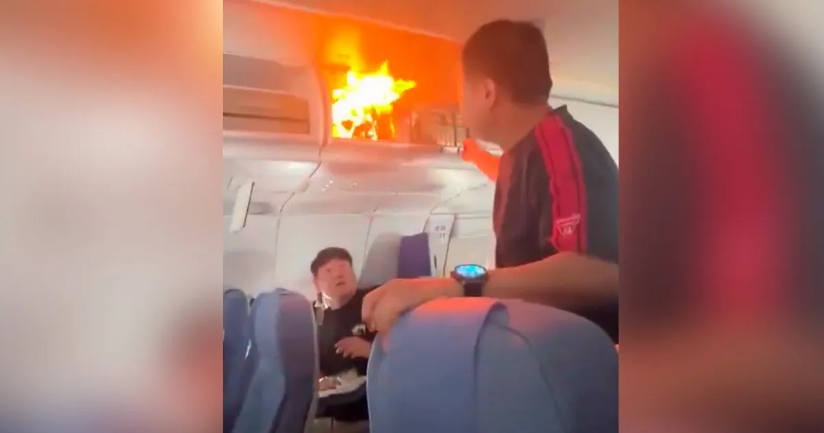 В Китае на борту пассажирского самолета произошел пожар В Китае на борту пассажирского самолета произошел пожар