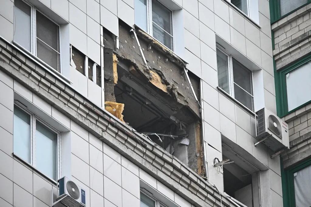 В подмосковном Красногорске БПЛА залетел в квартиру: что известно